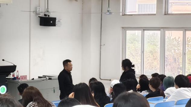 WilliamHill威廉希尔第六十期“中原陶瓷大讲堂”——“智能卫浴产品的创新设计”